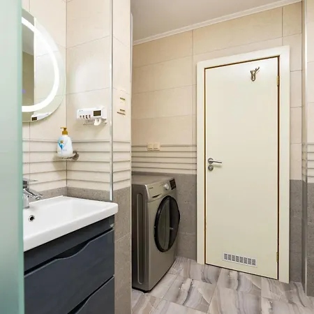 2br With Terrace By The Small Basilica & Old Town By Flat Manаger Apartmán *