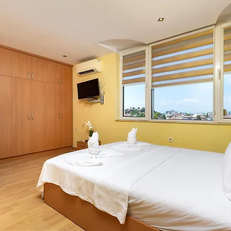 Apartmán 2br With Terrace By The Small Basilica & Old Town By Flat Manаger Plovdiv